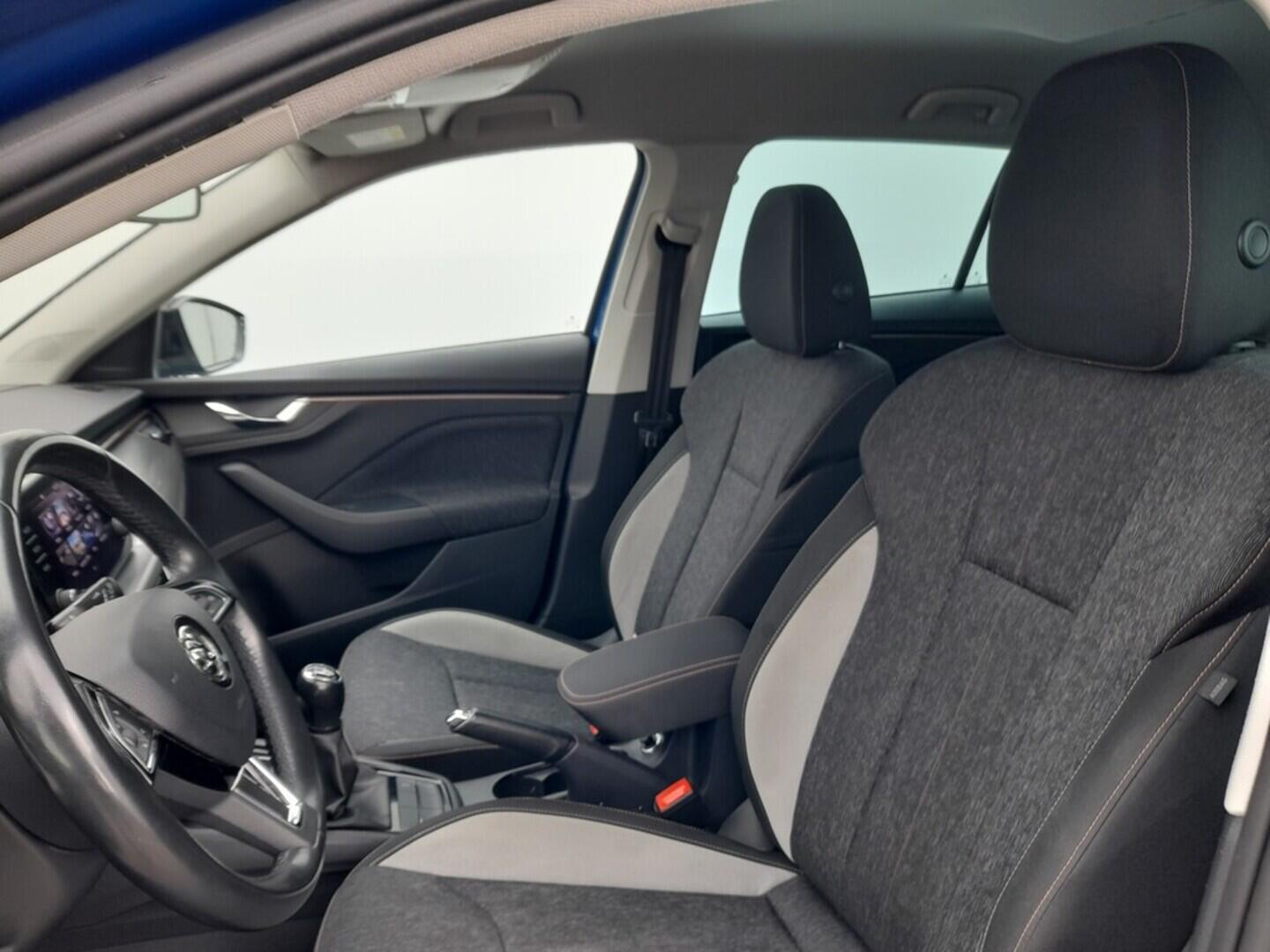OB199V00658_33.webp_SCALA Style 1.6 TDI 85 kW manuál