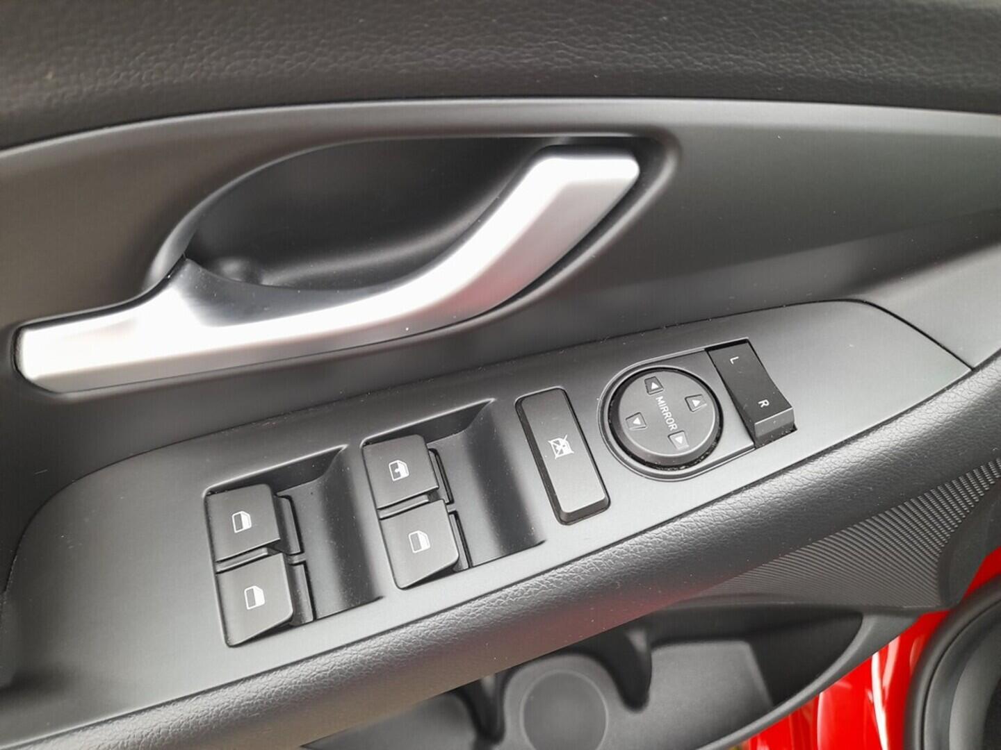 OB199V00661_21.webp_I30 FASTBACK Comfort 1.0  88 kW manuál