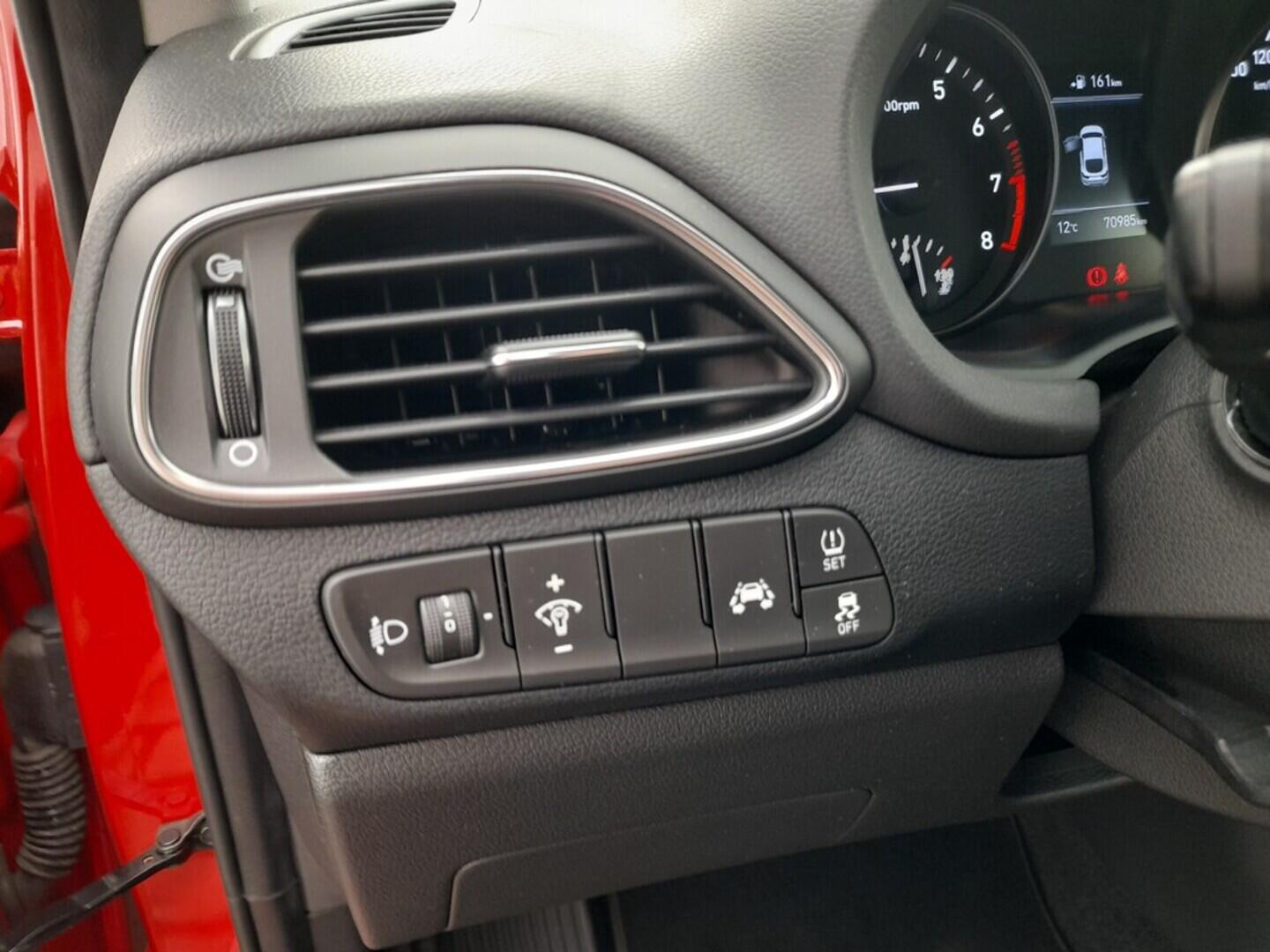 OB199V00661_22.webp_I30 FASTBACK Comfort 1.0  88 kW manuál