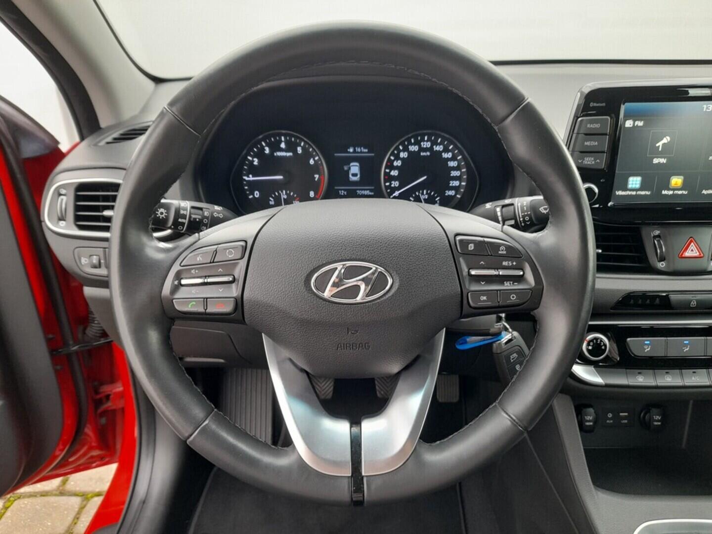 OB199V00661_23.webp_I30 FASTBACK Comfort 1.0  88 kW manuál