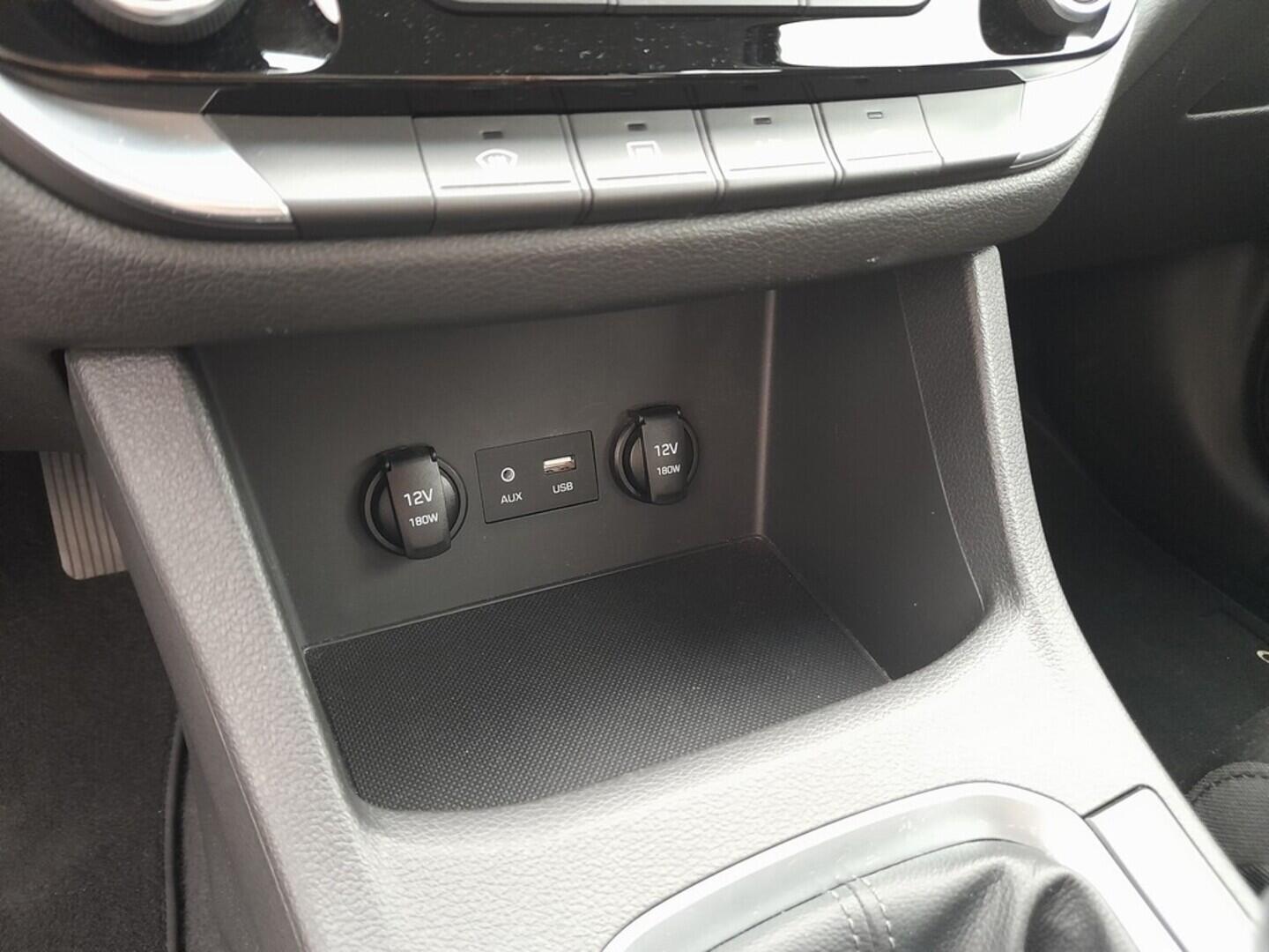 OB199V00661_31.webp_I30 FASTBACK Comfort 1.0  88 kW manuál