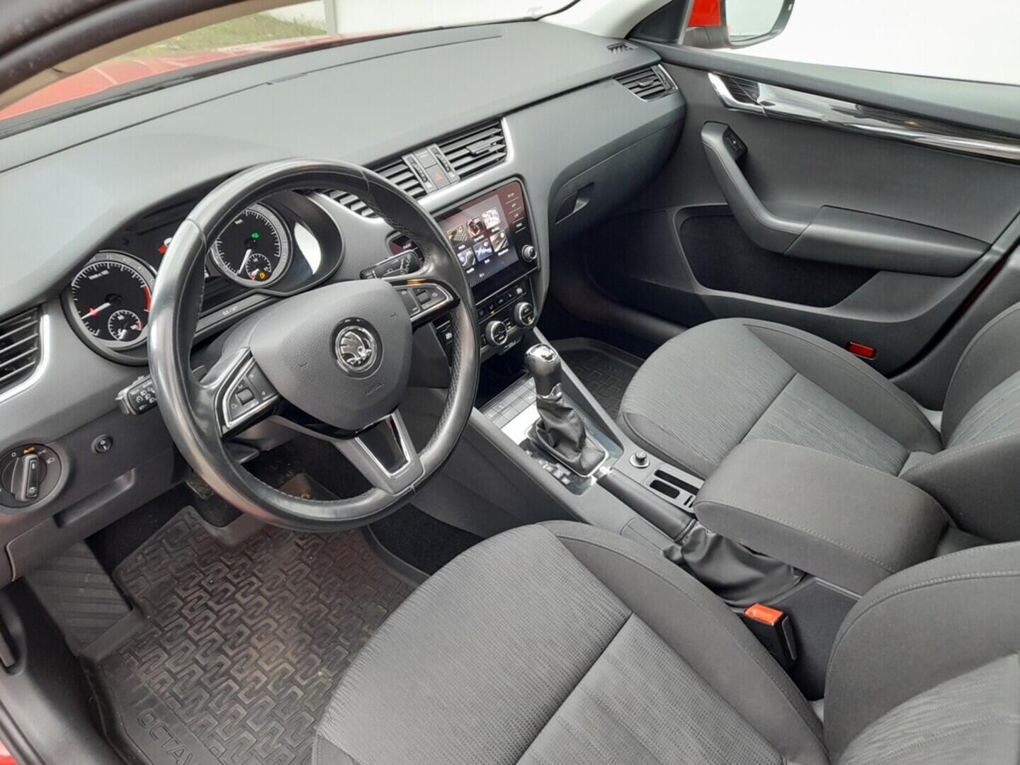 OB199V00663_19.webp_OCTAVIA Style 2.0 TDI 135 kW automat, DPH