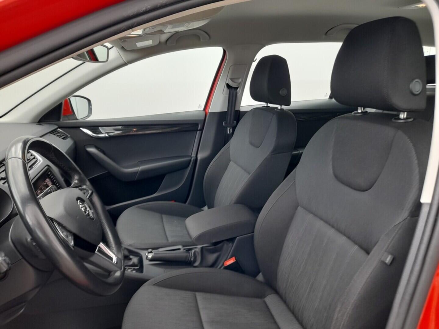 OB199V00663_32.webp_OCTAVIA Style 2.0 TDI 135 kW automat, DPH