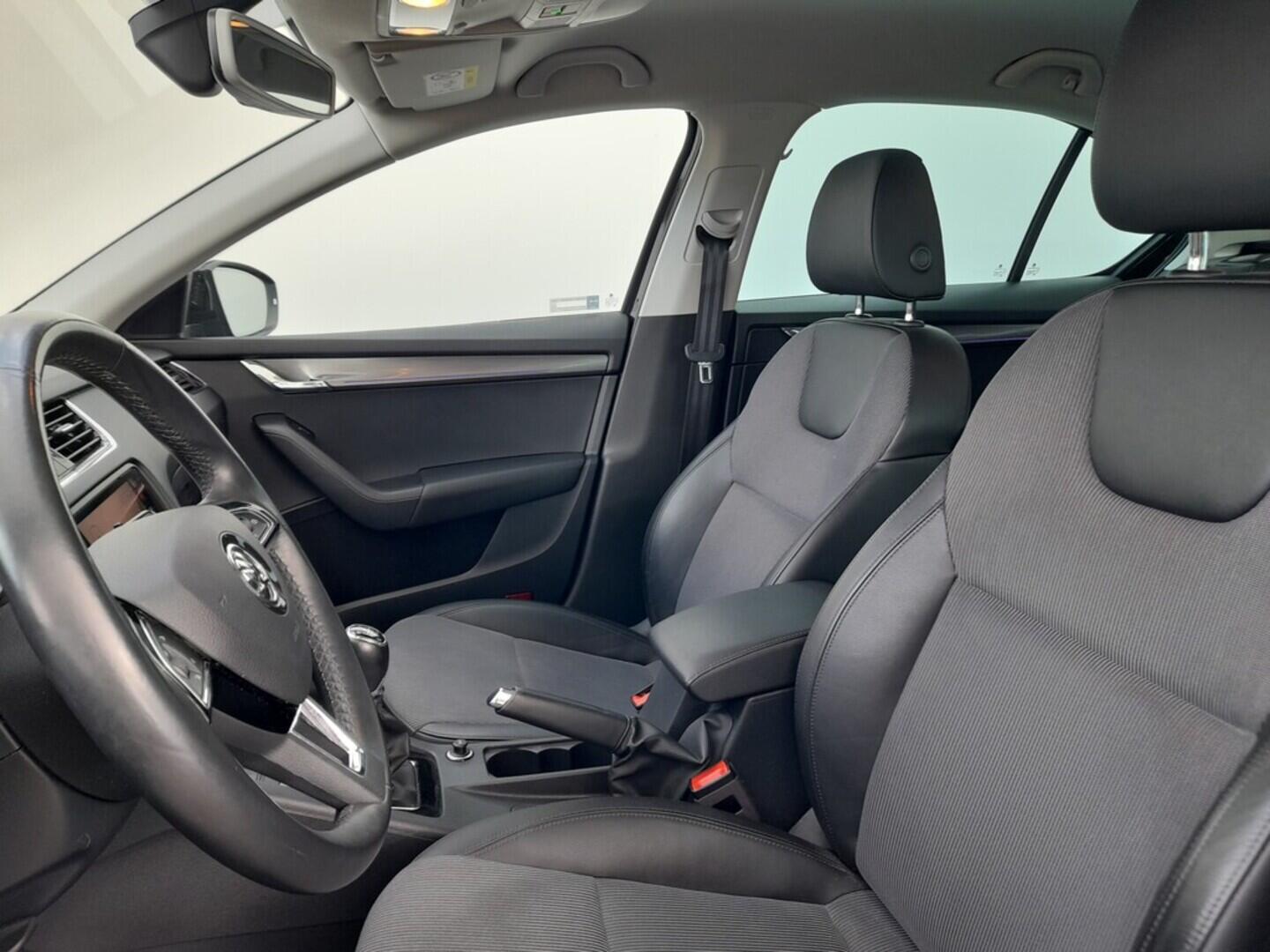 OB199V00666_30.webp_OCTAVIA Style Plus 1.5 TSI 110 kW manuál