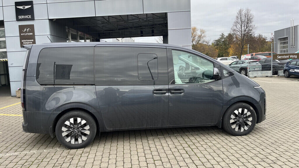 OB199V00668_12.webp_STARIA Luxury 2.2 CRDi 130 kW automat, DPH