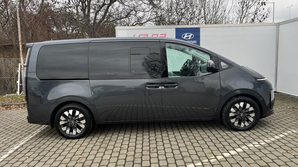 OB199V00668_16.webp_STARIA Luxury 2.2 CRDi 130 kW automat, DPH