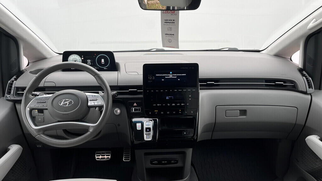 OB199V00668_18.webp_STARIA Luxury 2.2 CRDi 130 kW automat, DPH