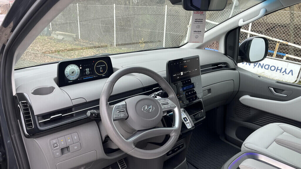 OB199V00668_19.webp_STARIA Luxury 2.2 CRDi 130 kW automat, DPH