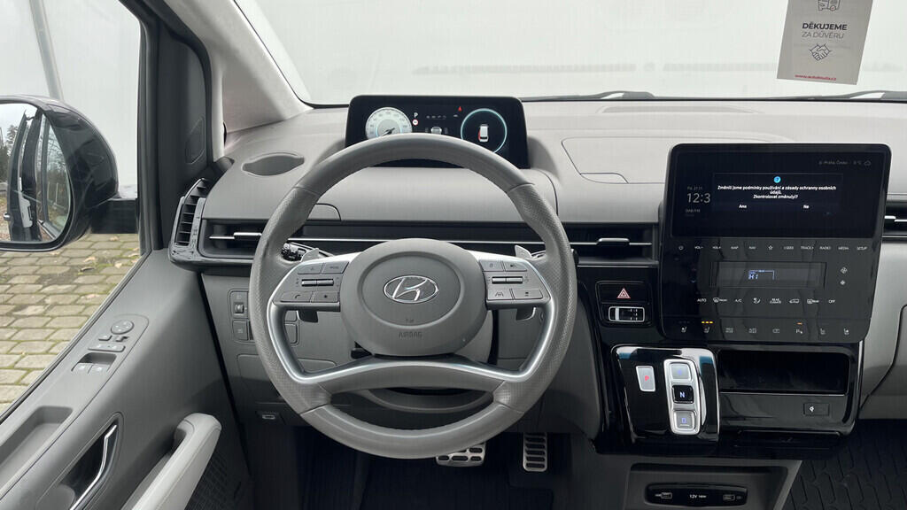 OB199V00668_24.webp_STARIA Luxury 2.2 CRDi 130 kW automat, DPH