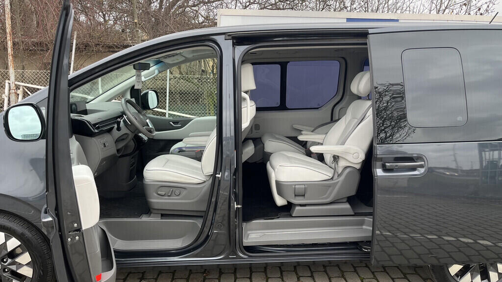 OB199V00668_33.webp_STARIA Luxury 2.2 CRDi 130 kW automat, DPH