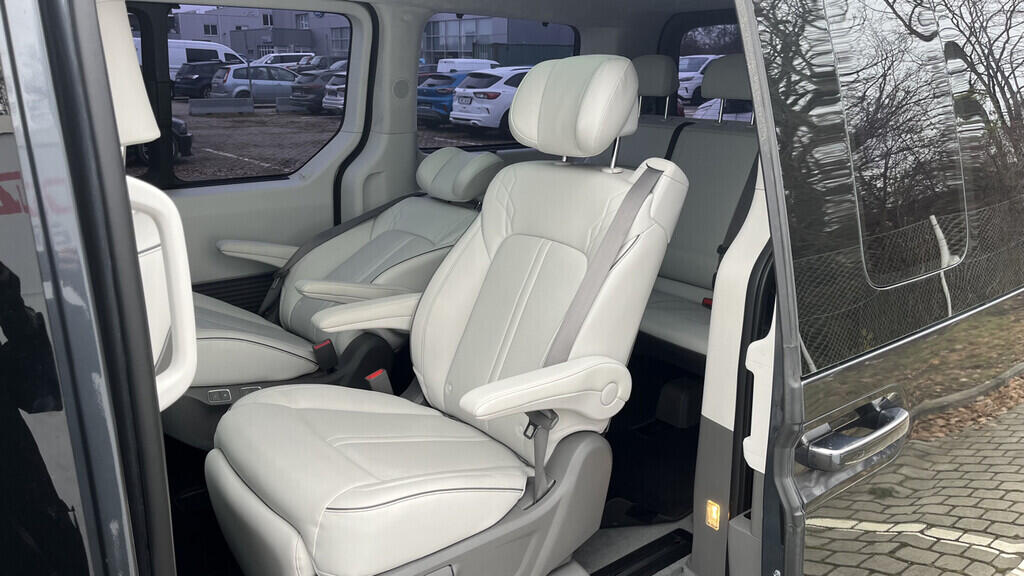 OB199V00668_34.webp_STARIA Luxury 2.2 CRDi 130 kW automat, DPH