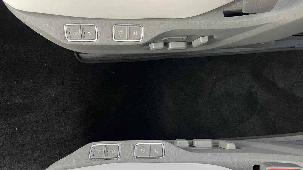 OB199V00668_36.webp_STARIA Luxury 2.2 CRDi 130 kW automat, DPH