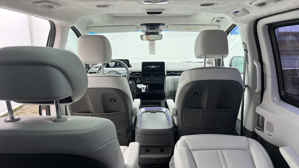 OB199V00668_41.webp_STARIA Luxury 2.2 CRDi 130 kW automat, DPH