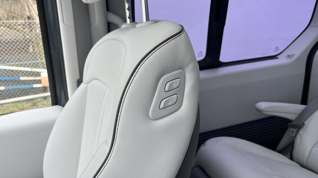 OB199V00668_42.webp_STARIA Luxury 2.2 CRDi 130 kW automat, DPH