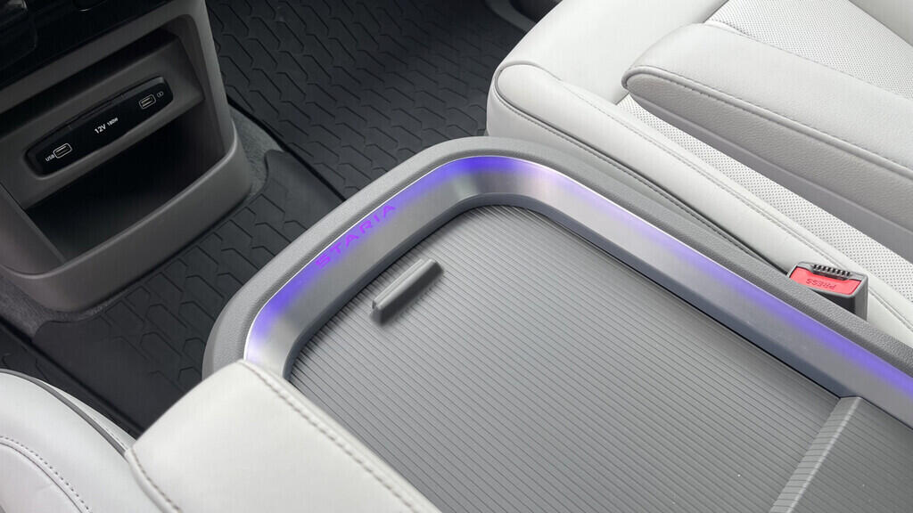 OB199V00668_43.webp_STARIA Luxury 2.2 CRDi 130 kW automat, DPH