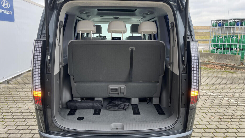 OB199V00668_44.webp_STARIA Luxury 2.2 CRDi 130 kW automat, DPH