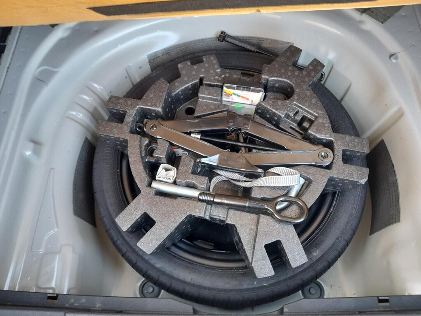 OB199V00669_32.webp_SUPERB Scout 2.0 TDI 147 kW automat, DPH