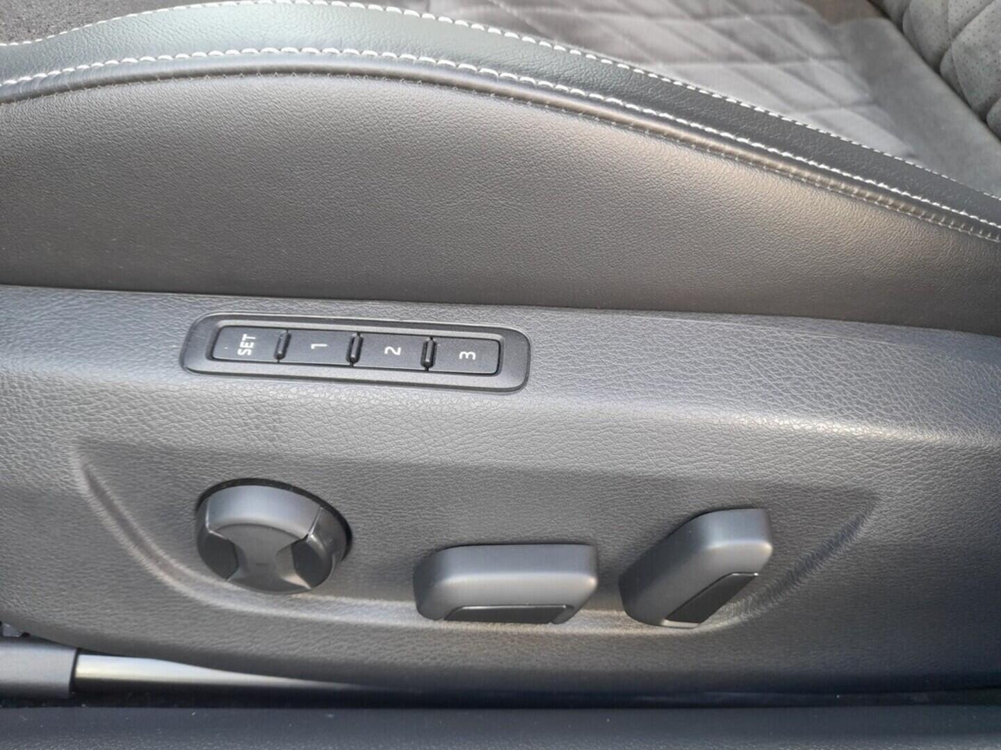 OB199V00670_37.webp_SUPERB SportLine 2.0 TDI 110 kW manuál, DPH