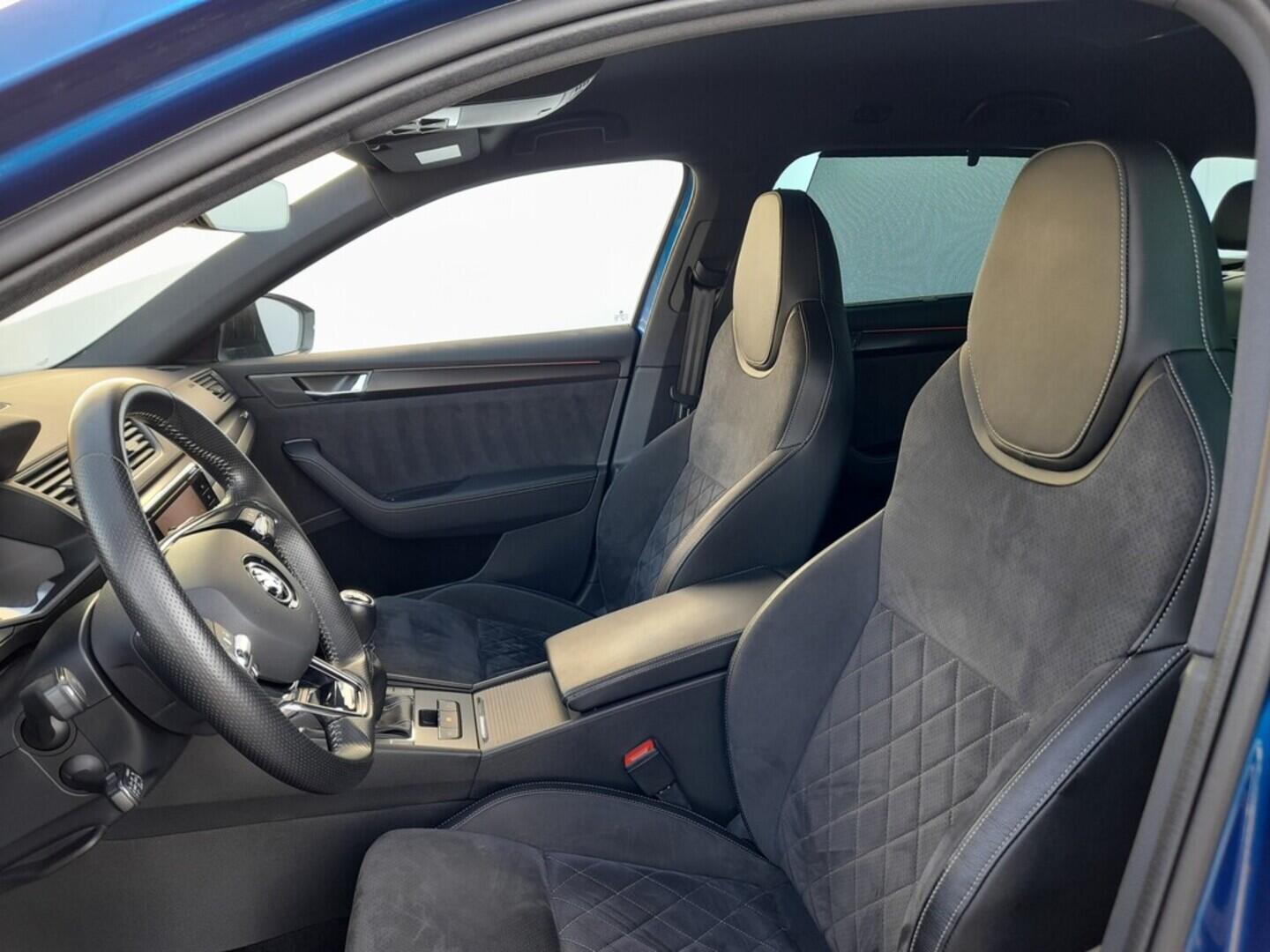 OB199V00670_39.webp_SUPERB SportLine 2.0 TDI 110 kW manuál, DPH