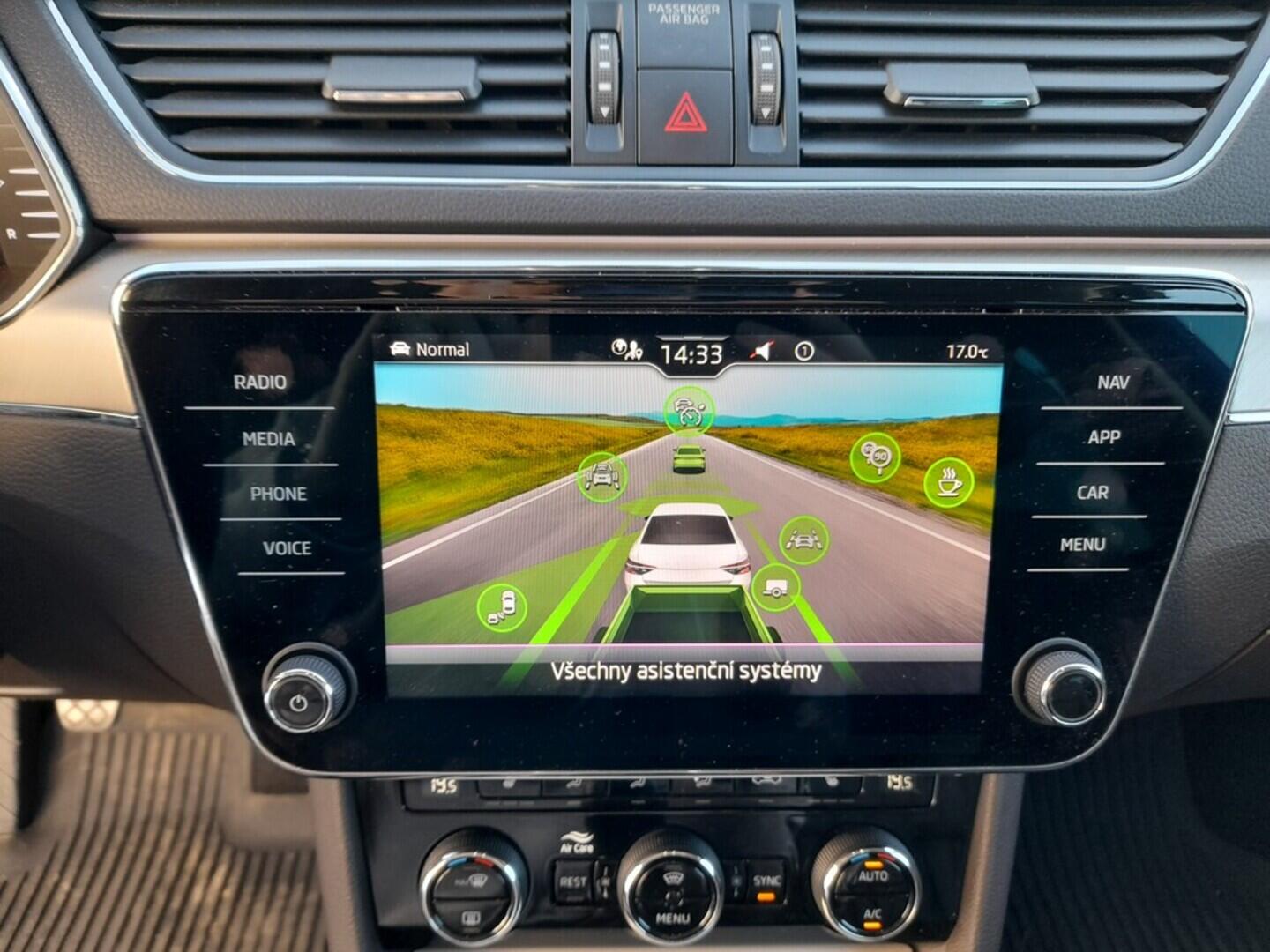 OB199V00672_26.webp_SUPERB L&K 1.5 TSI 110 kW manuál, DPH