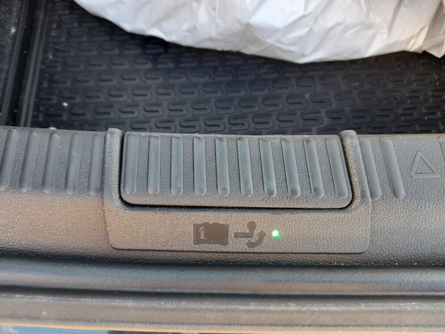 OB199V00672_35.webp_SUPERB L&K 1.5 TSI 110 kW manuál, DPH