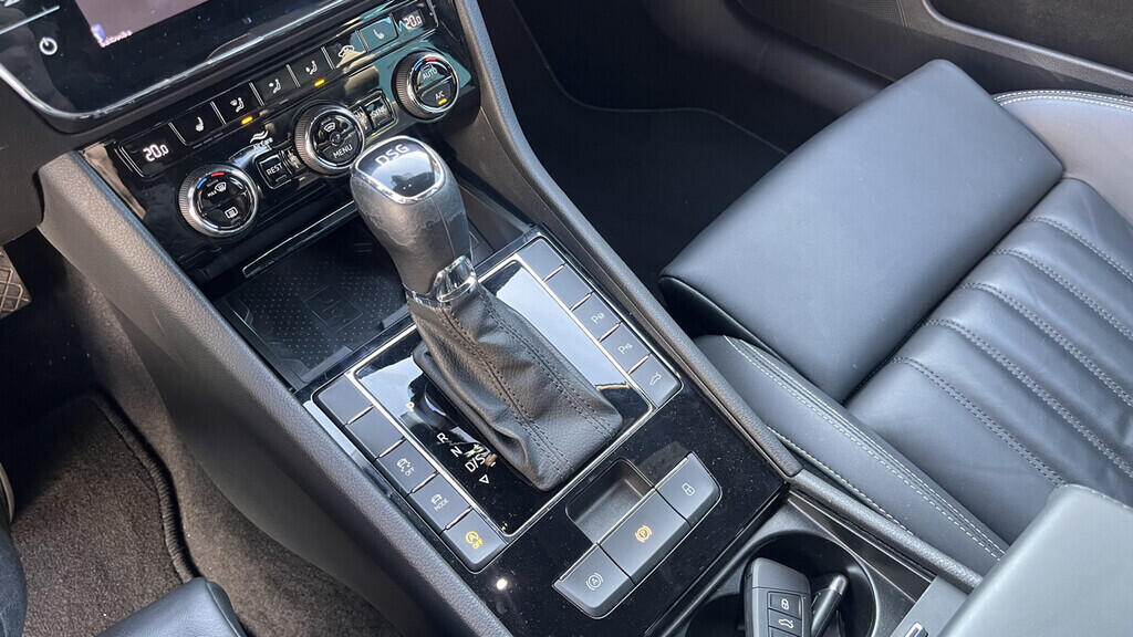 OB199V00674_28.webp_SUPERB L&K 2.0 TDI 140 kW automat, DPH