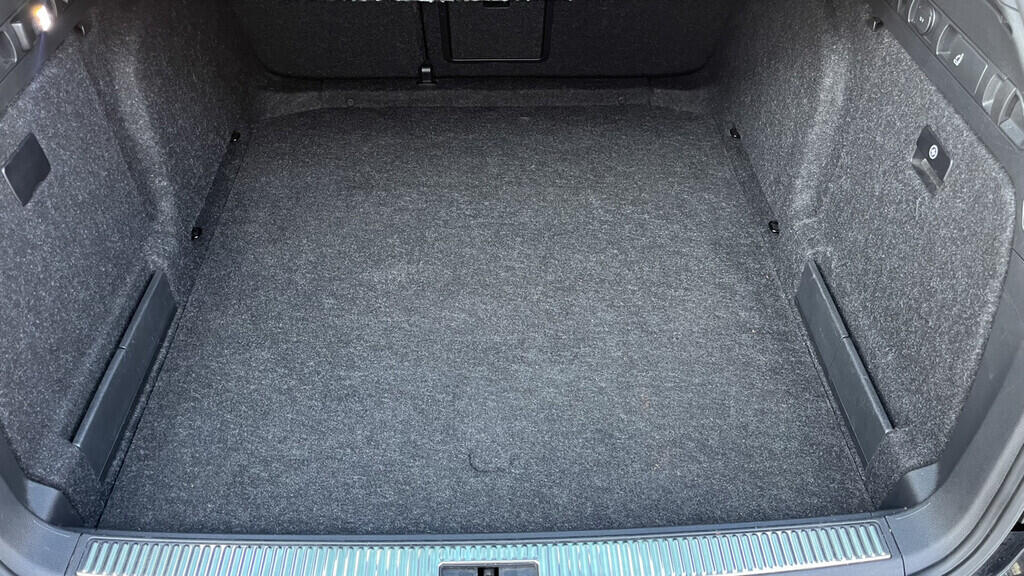 OB199V00674_30.webp_SUPERB L&K 2.0 TDI 140 kW automat, DPH