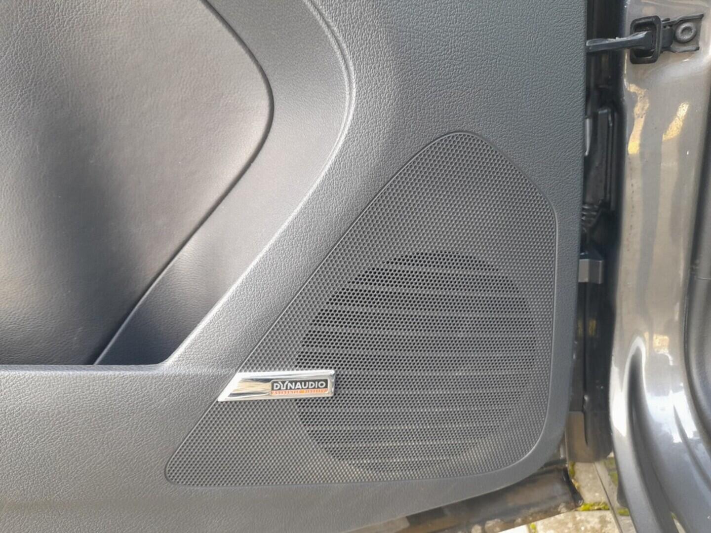 OB199V00683_36.webp_TIGUAN Highline 2.0 TDI 130 kW automat