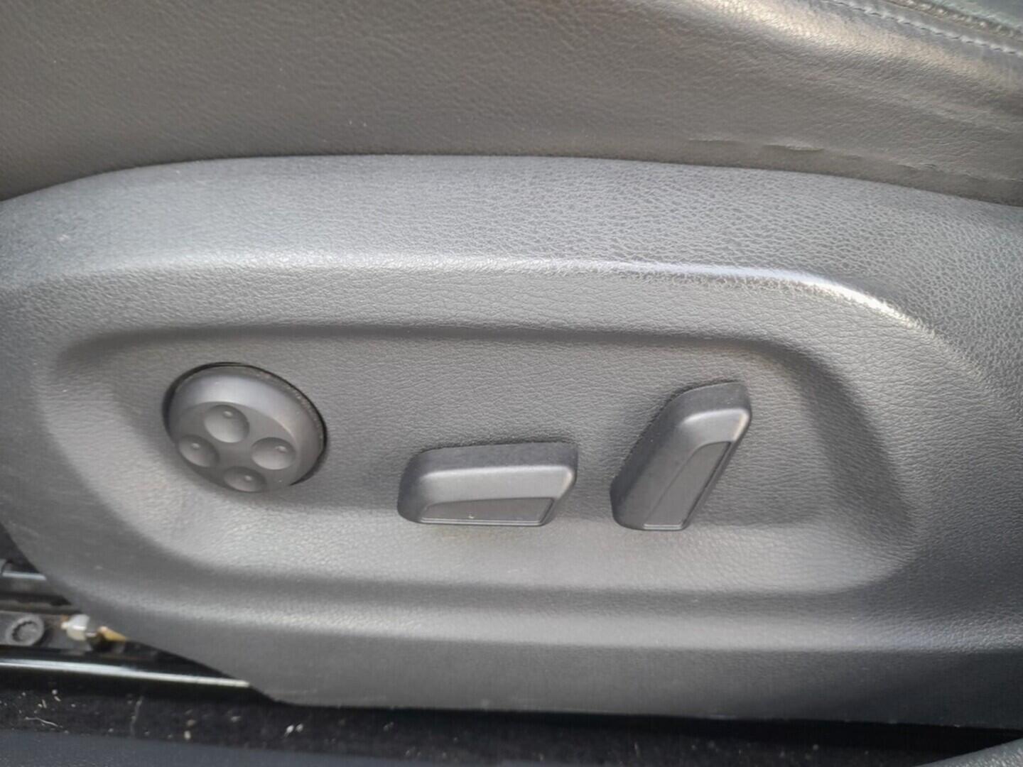 OB199V00683_37.webp_TIGUAN Highline 2.0 TDI 130 kW automat