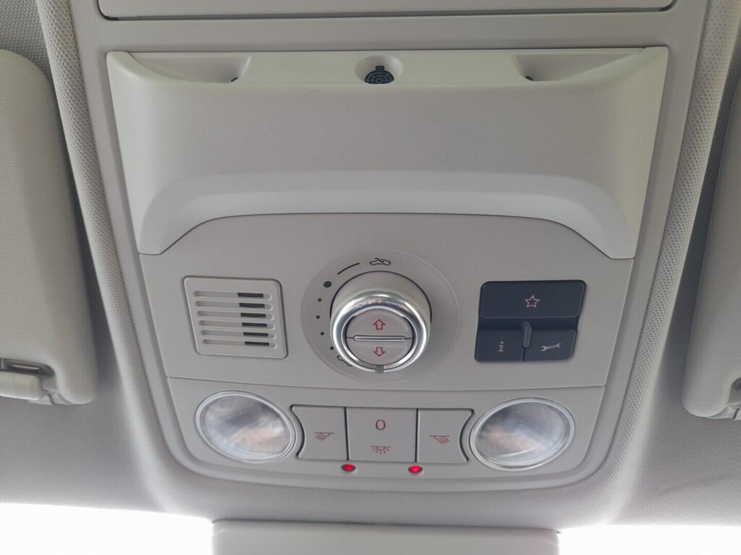 OB199V00683_38.webp_TIGUAN Highline 2.0 TDI 130 kW automat