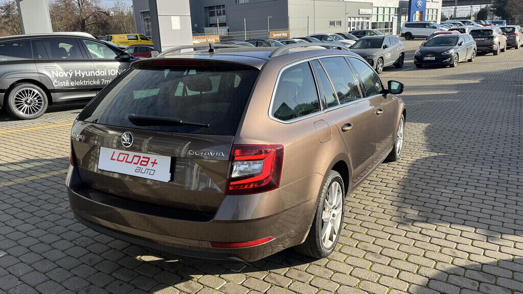 OB199V00684_11.webp_OCTAVIA Style Plus 2.0 TDI 110 kW automat, DPH