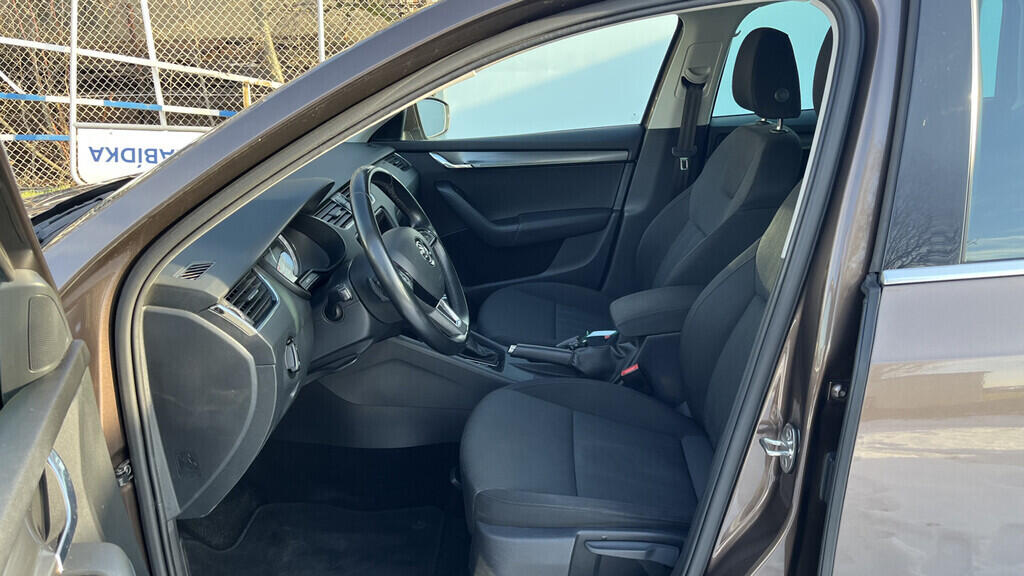 OB199V00684_20.webp_OCTAVIA Style Plus 2.0 TDI 110 kW automat, DPH