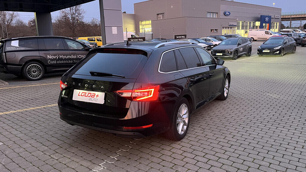 OB199V00686_11.webp_SUPERB Style 2.0 TDI 110 kW automat