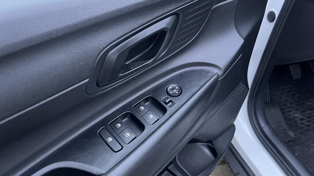 OB199V00689_21.webp_BAYON Smart climate  1.2 TSI 62 kW manuál