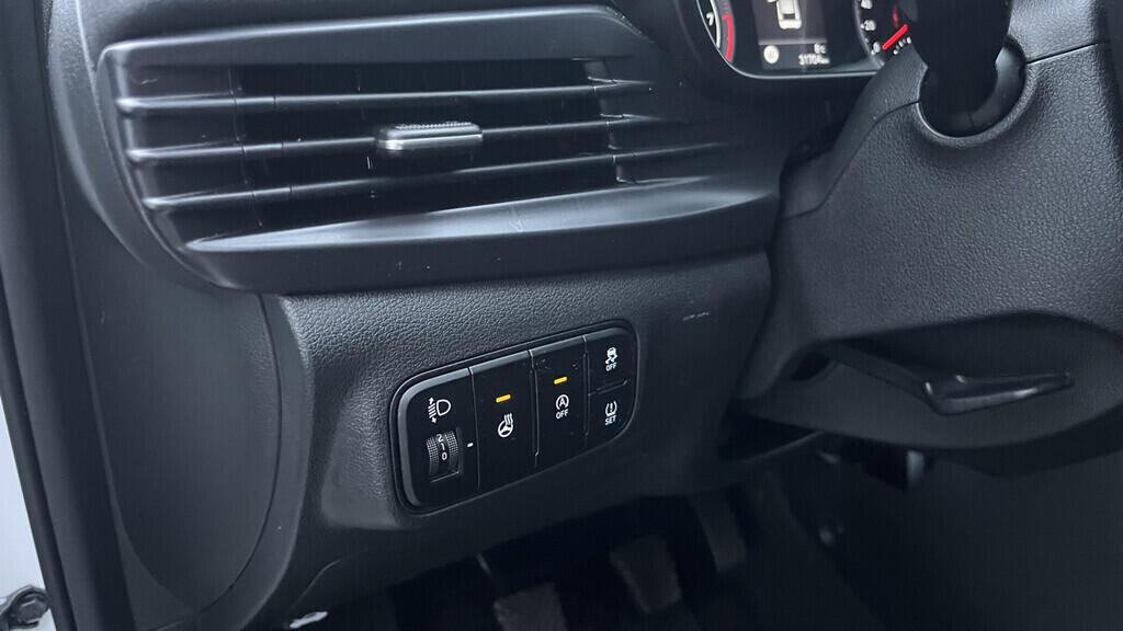 OB199V00689_22.webp_BAYON Smart climate  1.2 TSI 62 kW manuál