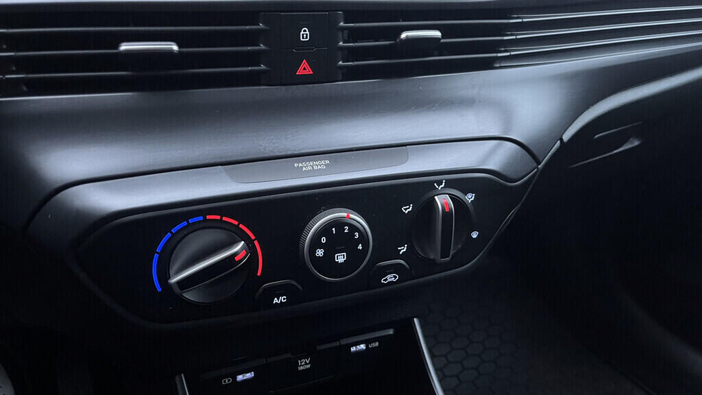 OB199V00689_26.webp_BAYON Smart climate  1.2 TSI 62 kW manuál