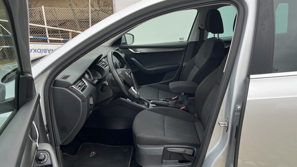 OB199V00691_19.webp_OCTAVIA Style 1.6 TDI 85 kW automat, DPH