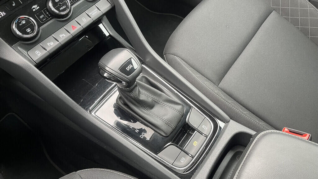 OB199V00695_28.webp_KAROQ  1.5 TSI 110 kW automat