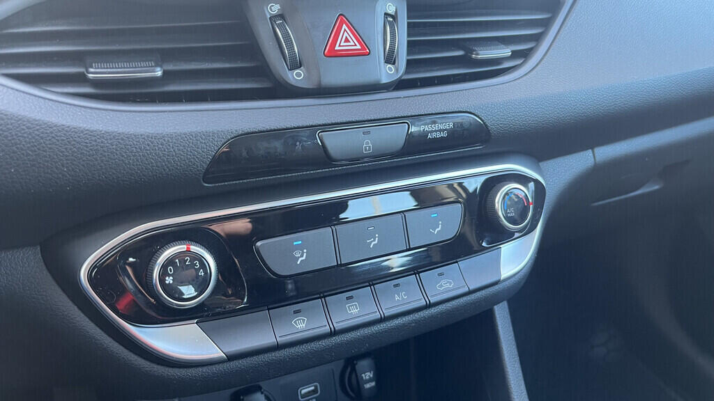 OB199V00702_26.webp_I30 Comfort 1.0  88 kW manuál