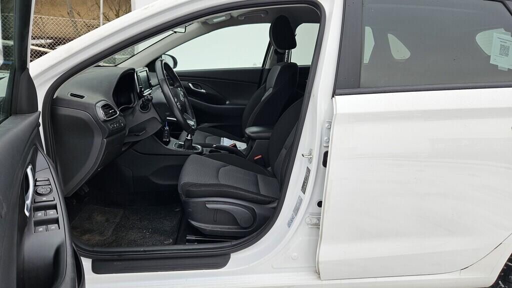 OB199V00709_20.webp_I30 Family Comfort 1.5 TSI 81 kW manuál