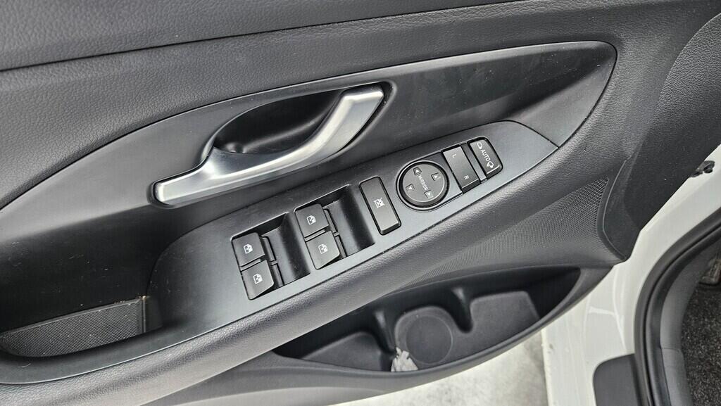 OB199V00709_21.webp_I30 Family Comfort 1.5 TSI 81 kW manuál