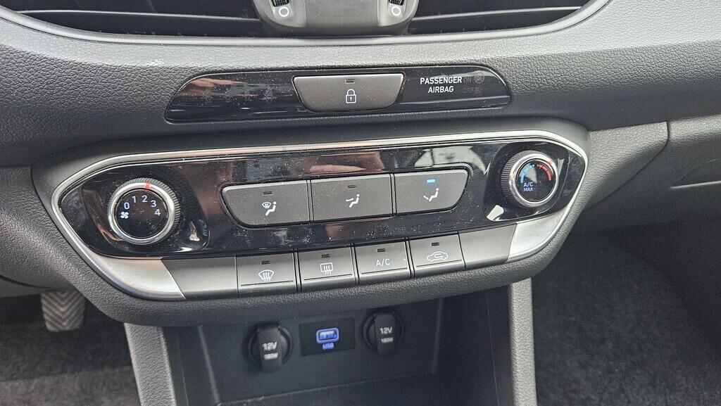 OB199V00709_27.webp_I30 Family Comfort 1.5 TSI 81 kW manuál