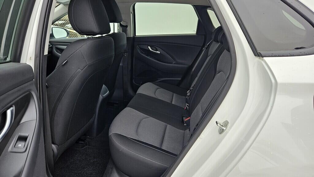 OB199V00709_29.webp_I30 Family Comfort 1.5 TSI 81 kW manuál