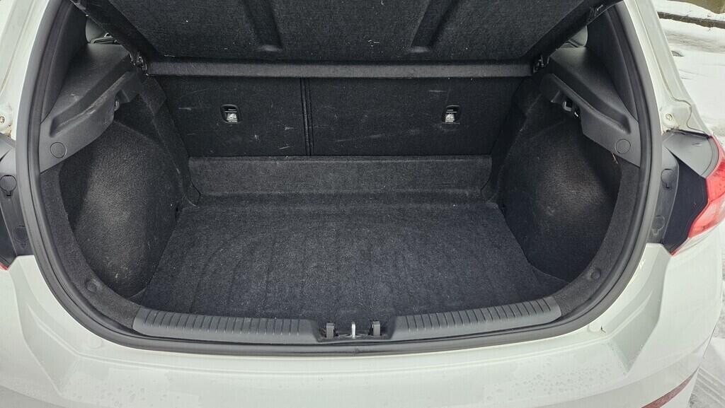 OB199V00709_30.webp_I30 Family Comfort 1.5 TSI 81 kW manuál