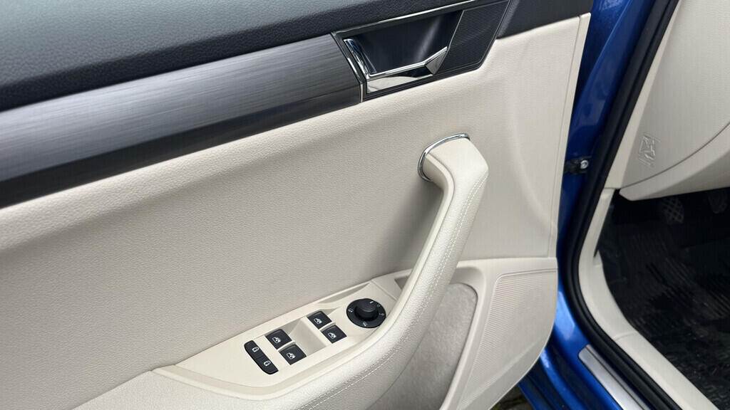 OB199V00712_22.webp_SUPERB Style Plus 2.0 TDI 110 kW manuál, DPH