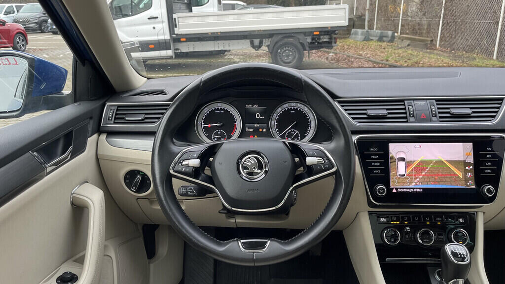 OB199V00712_24.webp_SUPERB Style Plus 2.0 TDI 110 kW manuál, DPH