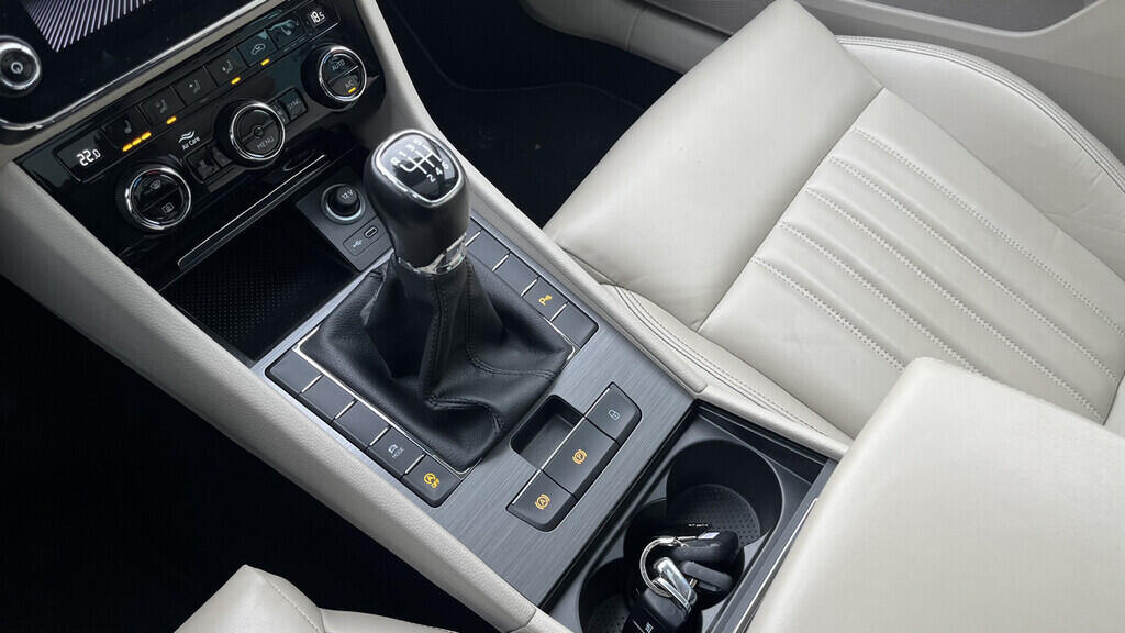 OB199V00712_30.webp_SUPERB Style Plus 2.0 TDI 110 kW manuál, DPH