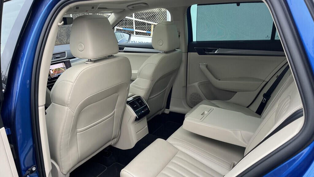 OB199V00712_31.webp_SUPERB Style Plus 2.0 TDI 110 kW manuál, DPH