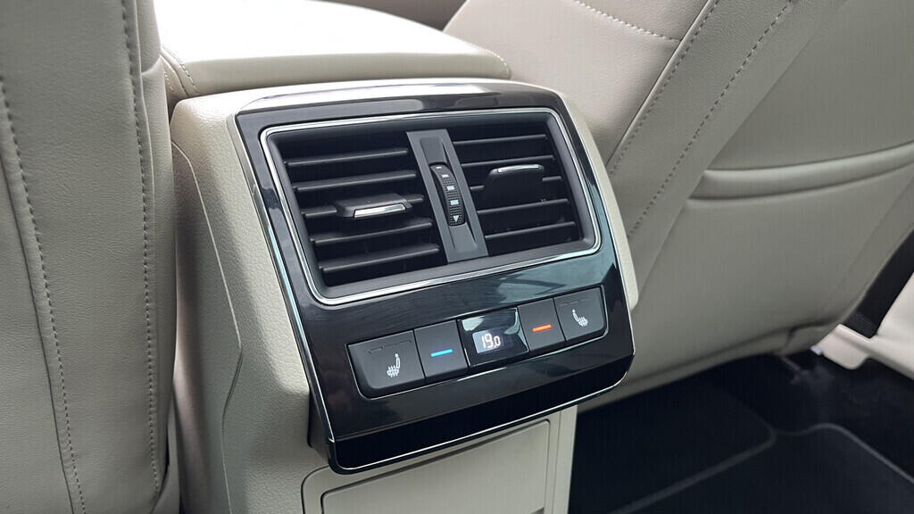 OB199V00712_32.webp_SUPERB Style Plus 2.0 TDI 110 kW manuál, DPH