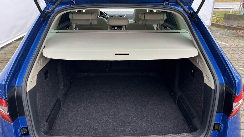 OB199V00712_38.webp_SUPERB Style Plus 2.0 TDI 110 kW manuál, DPH